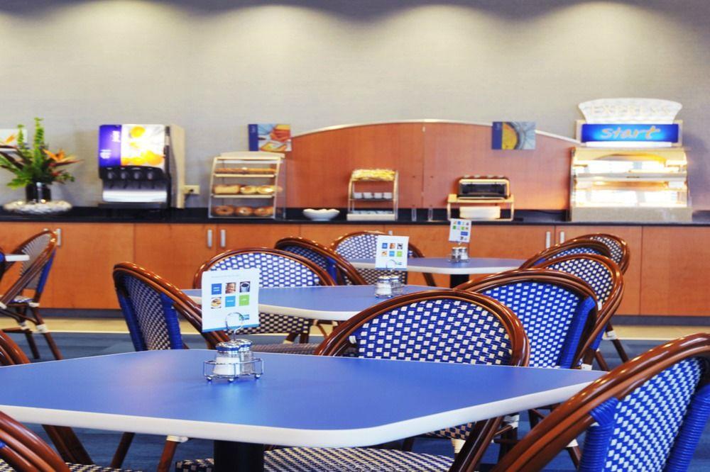 Holiday Inn Express Hotel & Suites Norfolk Airport By Ihg Exterior photo