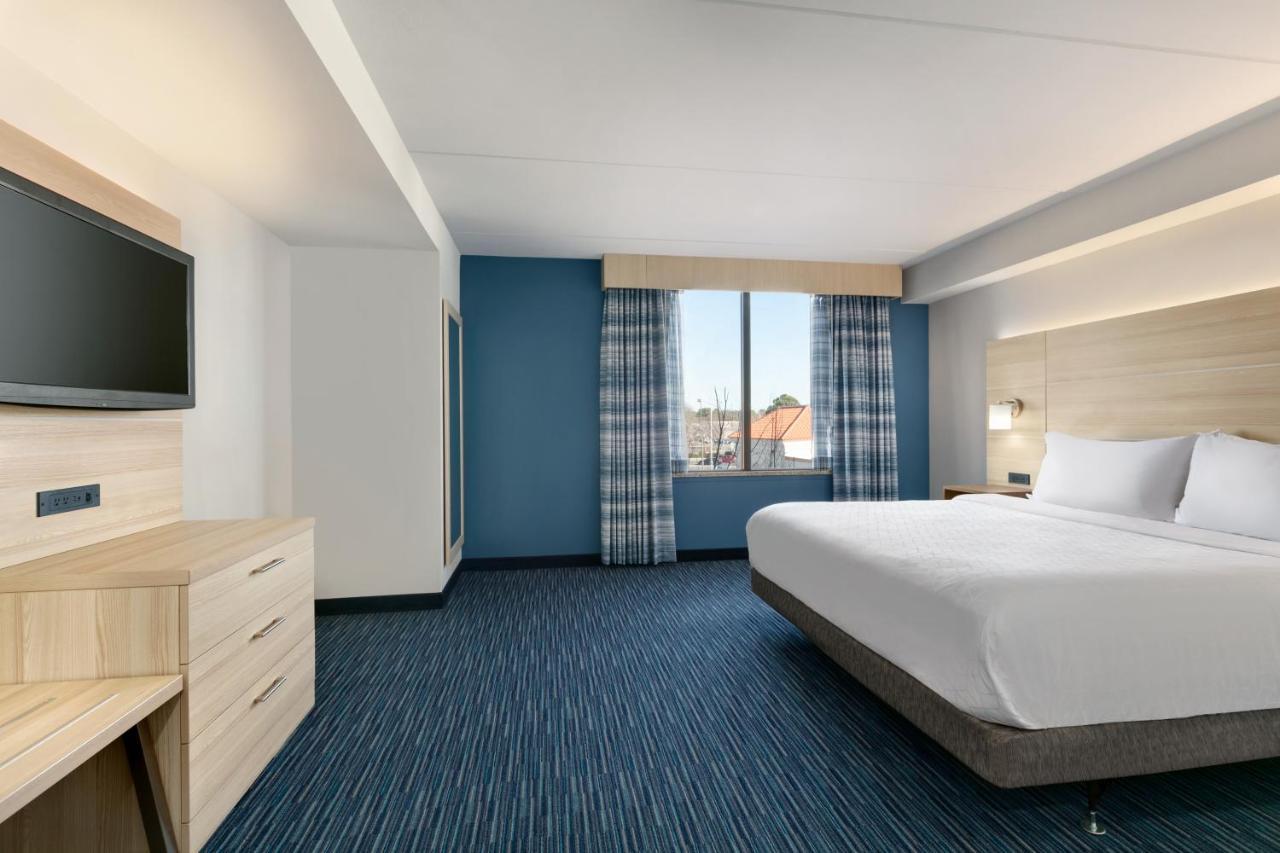 Holiday Inn Express Hotel & Suites Norfolk Airport By Ihg Exterior photo
