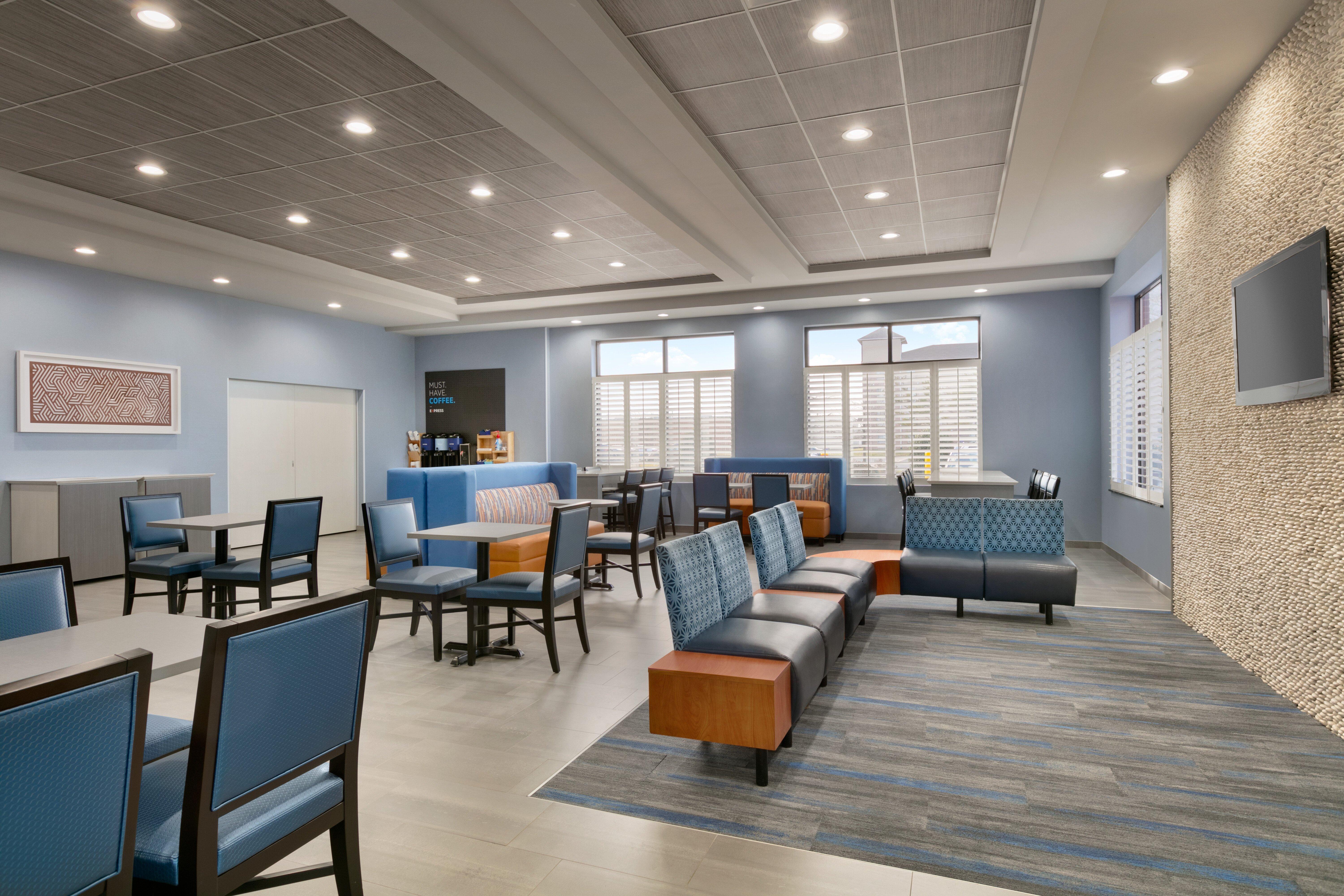 Holiday Inn Express Hotel & Suites Norfolk Airport By Ihg Exterior photo