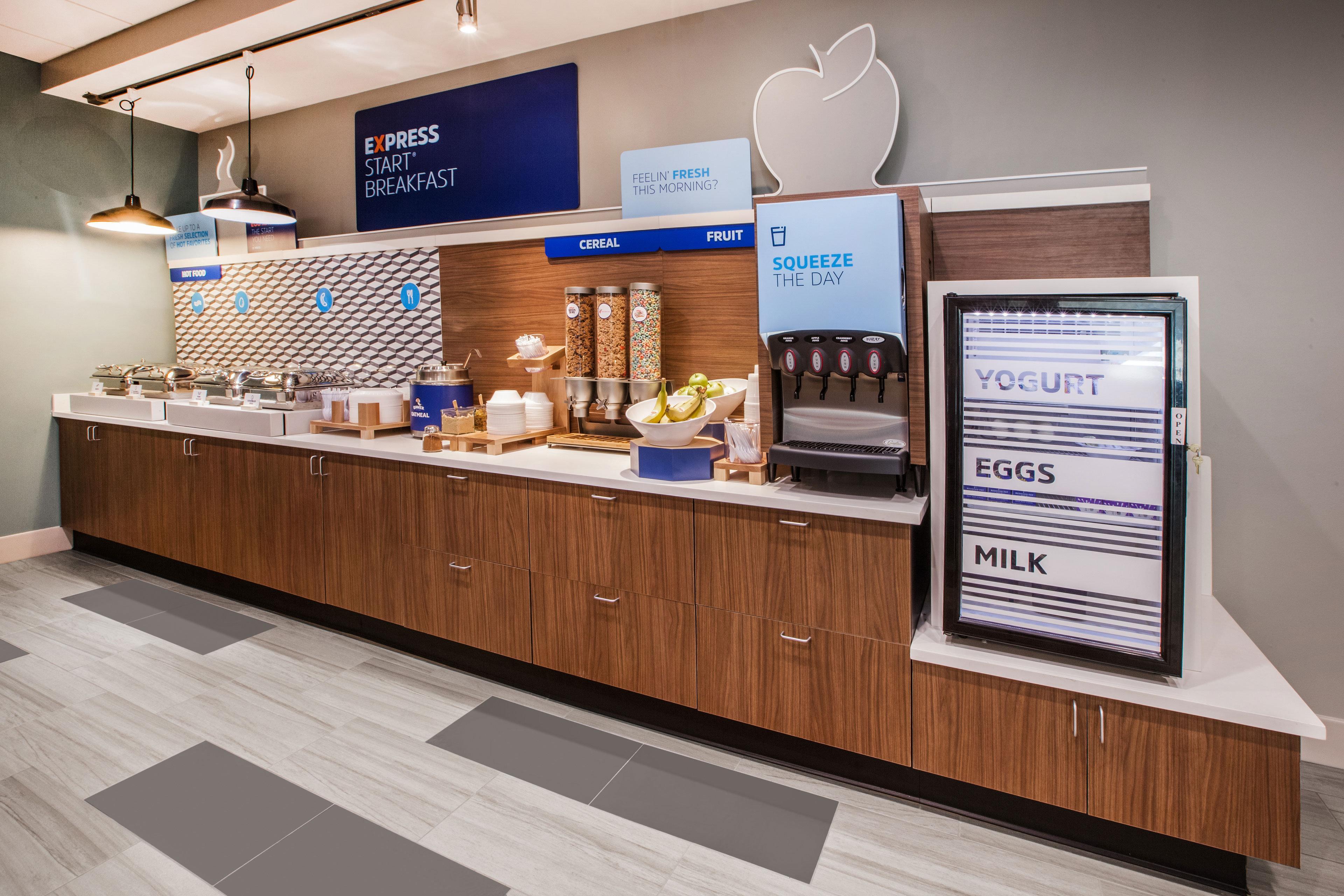 Holiday Inn Express Hotel & Suites Norfolk Airport By Ihg Exterior photo