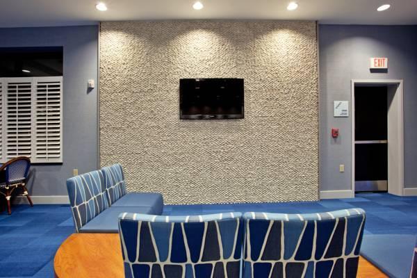 Holiday Inn Express Hotel & Suites Norfolk Airport By Ihg Exterior photo
