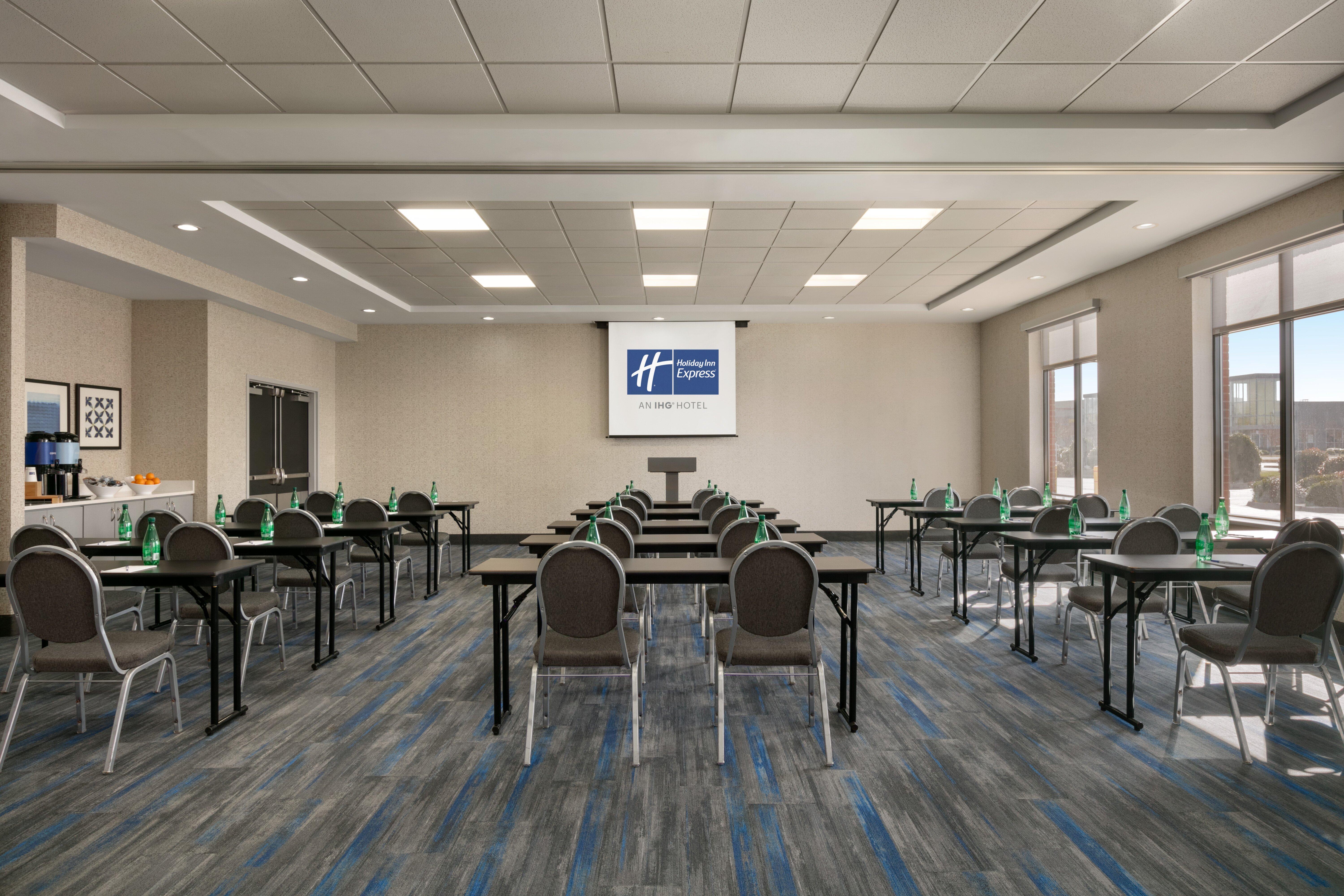 Holiday Inn Express Hotel & Suites Norfolk Airport By Ihg Exterior photo